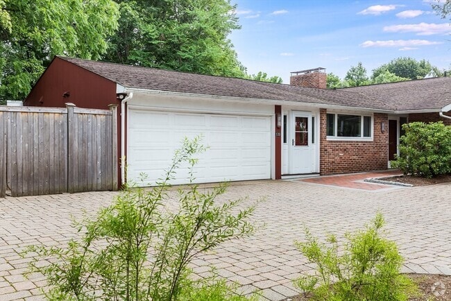 Building Photo - 133 Sudbury Rd Rental