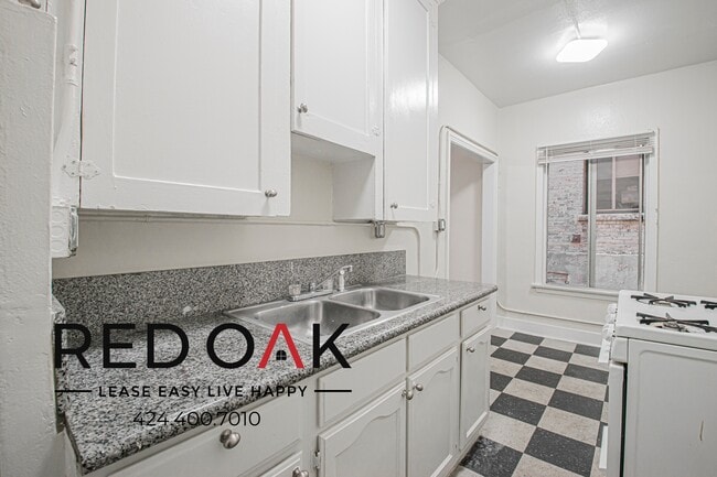 Building Photo - 425–427 S. Grand View St Unit 7204