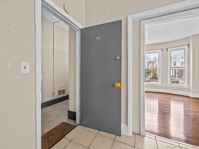 Building Photo - 133 Davenport Ave Rental