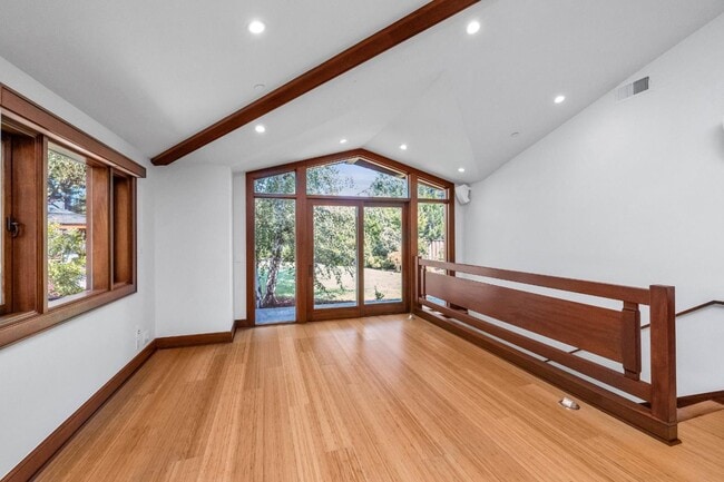 77 Rebecca Ln