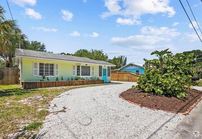 Building Photo - 3915 Iroquois Ave Rental