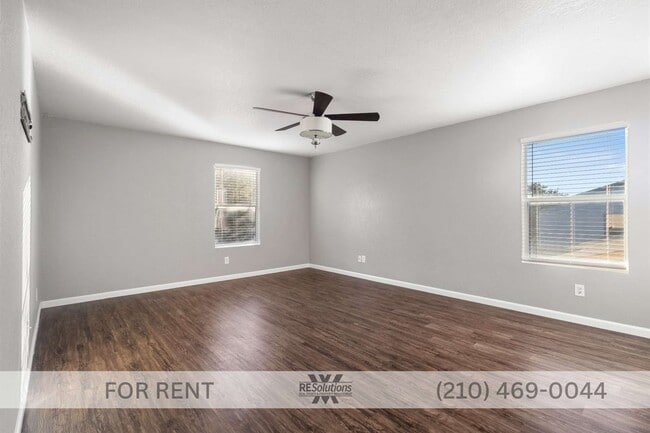 Photo - 203 Shadbush St