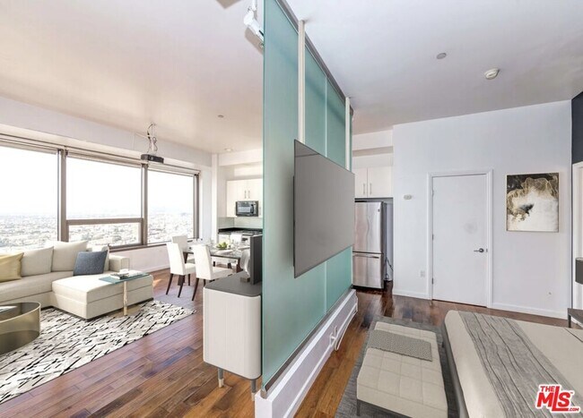 Photo - 1100 Wilshire Blvd Unidad #2212