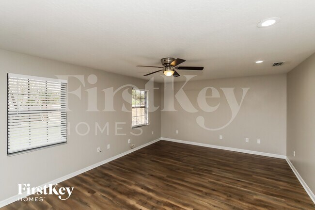 419 Seahorse Cir SE