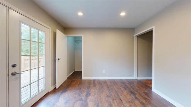 Building Photo - 2139 Middle Creek Dr