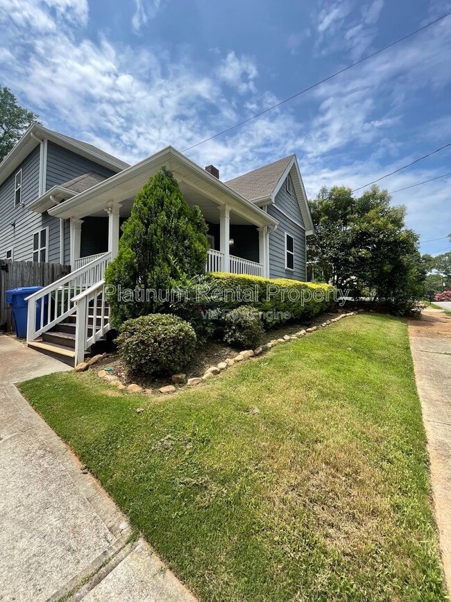 Photo - 149 Dahlgren St SE