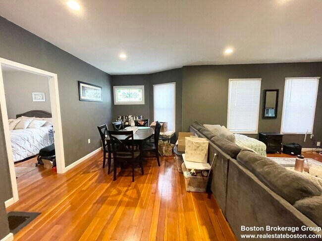 25 Sudan St Unit 1