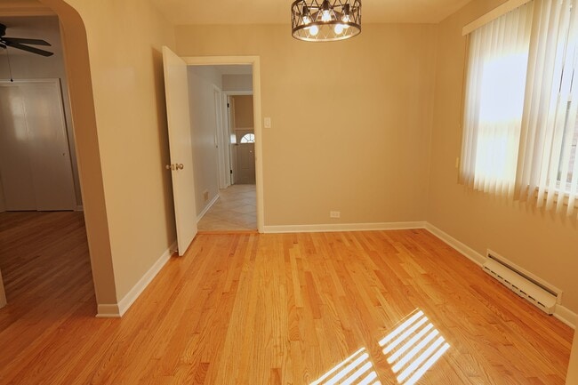 Photo - 5047 S Leclaire Ave