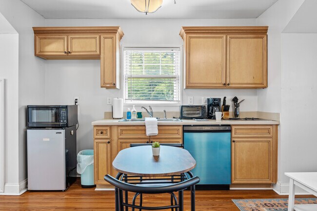 Photo - 1267 Atlantic Dr NW Unidad Atlantic B Studio