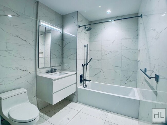 Photo - East 44th Street Unit 32G