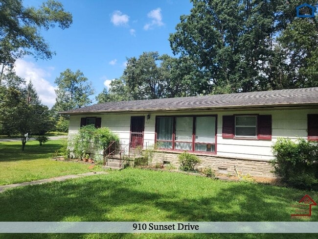 Photo - 910 Sunset Dr