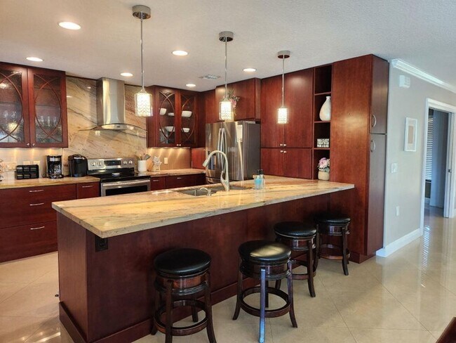 Photo - 3250 Lakeview Blvd