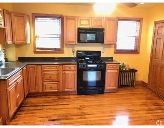Building Photo - 67 Prospect St Unit 2 Rental