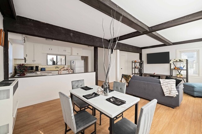 Building Photo - 1634 Bayview Dr Unit B