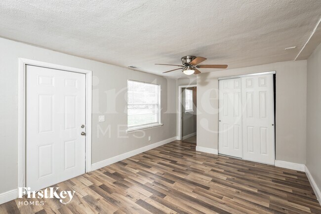 Photo - 611 Hewett Dr