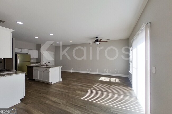 Photo - 106 Regis Way