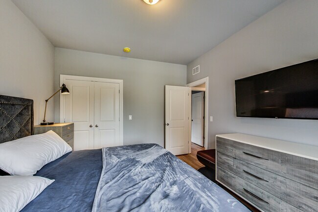 Photo - 5117 S Kenwood Ave Unit 201