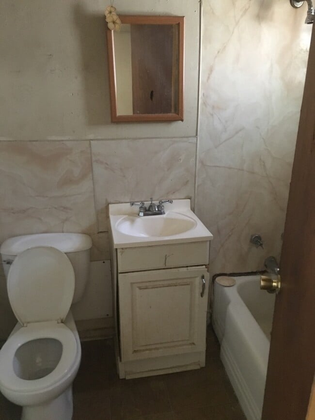 Photo - Ask about our first month special!! Unidad 117 E Olive B