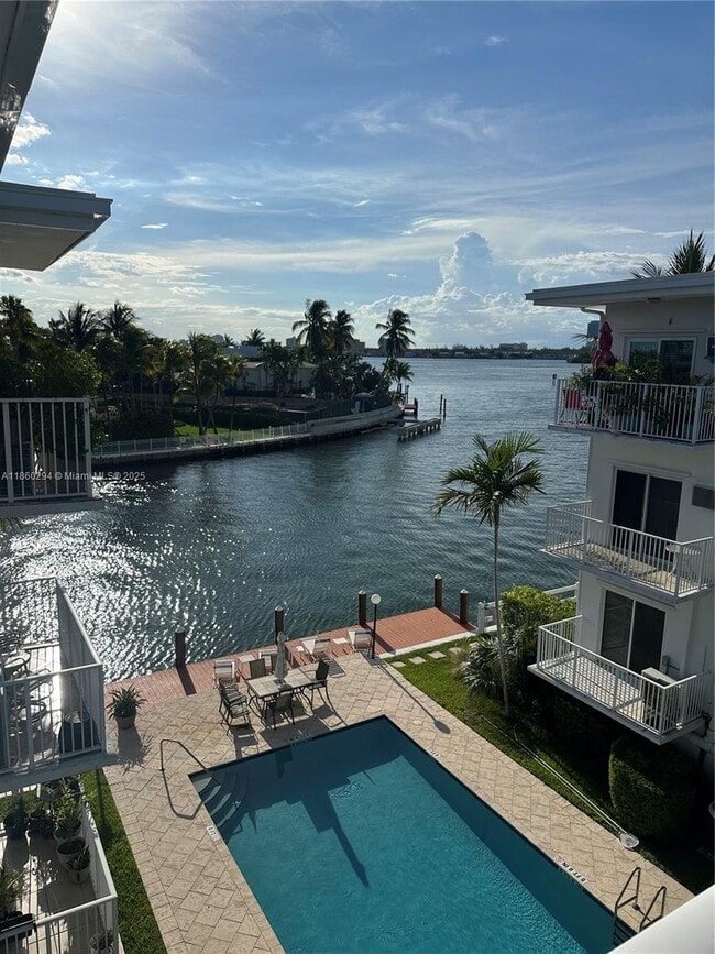 Building Photo - 10250 W Bay Harbor Dr Unit 4B Rental