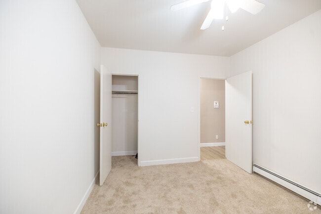 1BR, 1BA - 528SF - Bedroom