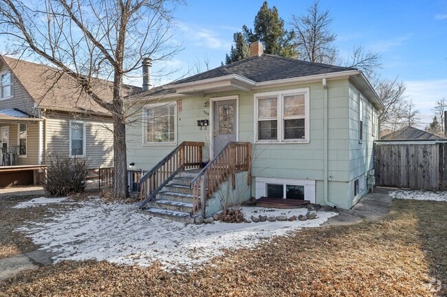Building Photo - Excellent Main Floor Duplex Unit in Heart ... Rental