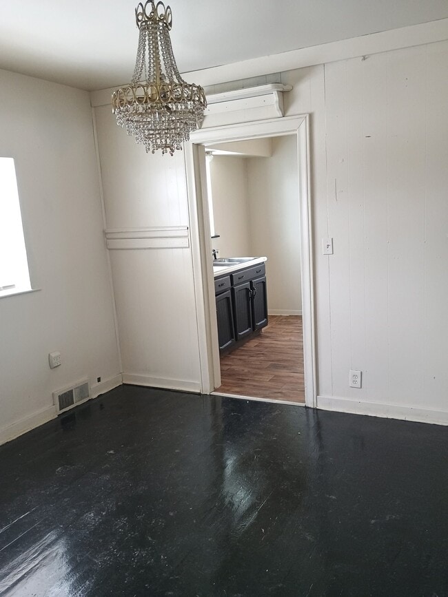 Photo - 2503 Thayer St