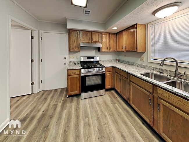 Photo - 4832 Wyndam Dr