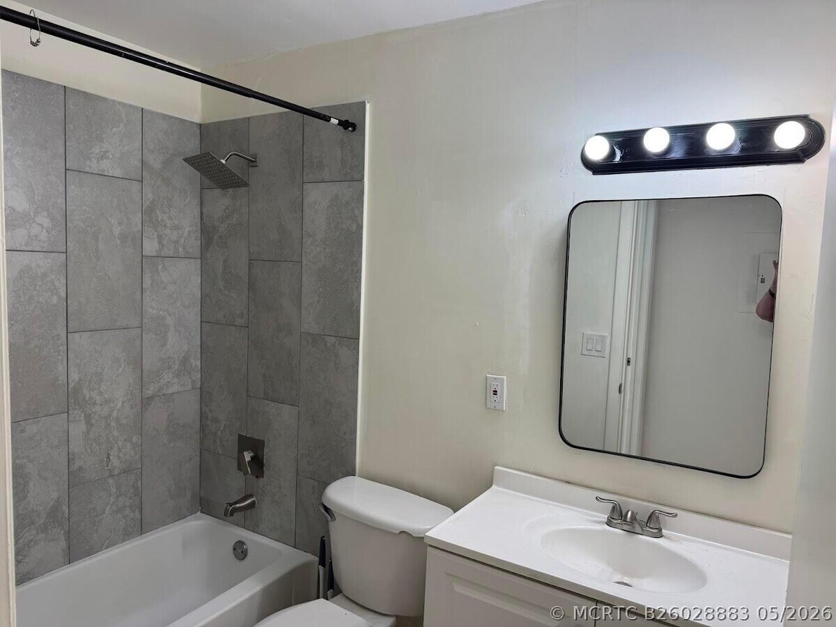 Photo - 1227 SW 46th Ave Unit 301