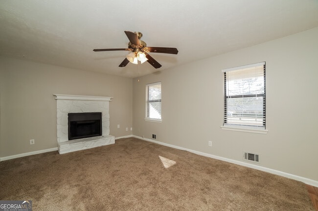 Photo - 499 Woodland St