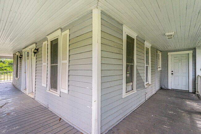 Photo - 111 W Atchley Ave Apartments