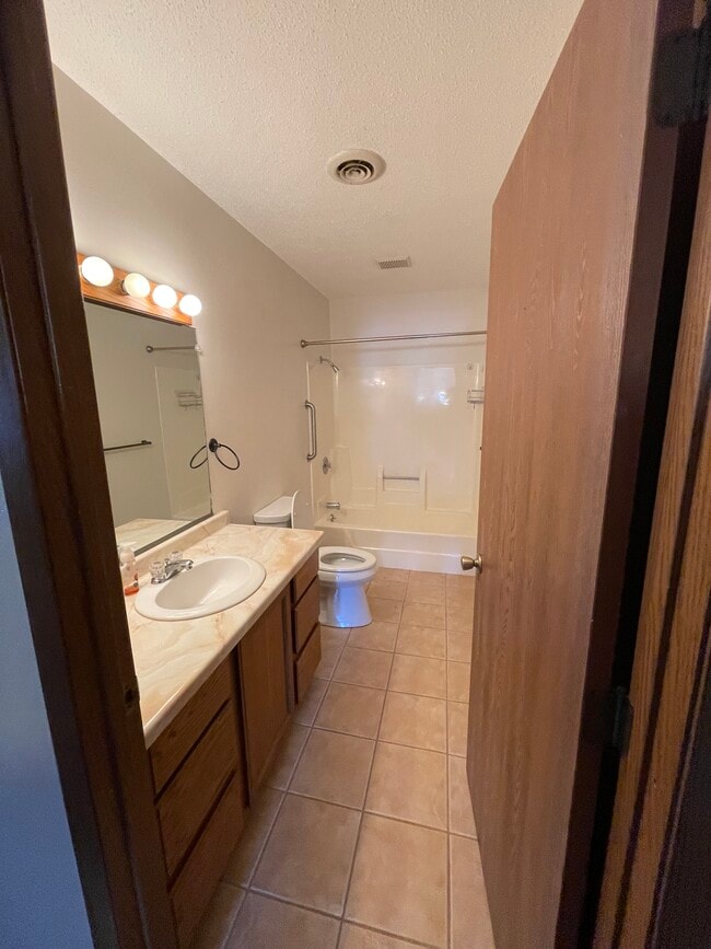 Photo - 716 Randy Rd