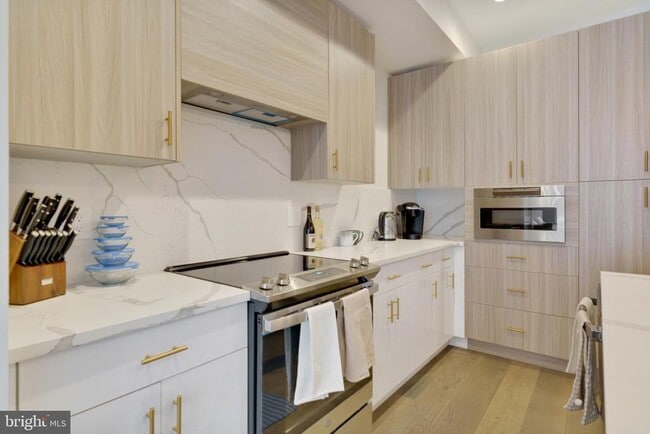 Building Photo - 922 N 15th St Unit 2 Rental