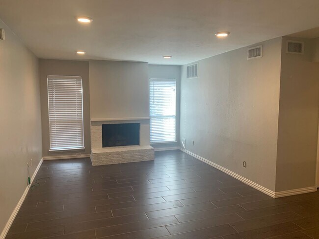 Photo - Modern 2 Bedroom, 2 Bathroom Condo in the Heart of Vibrant Oaklawn!