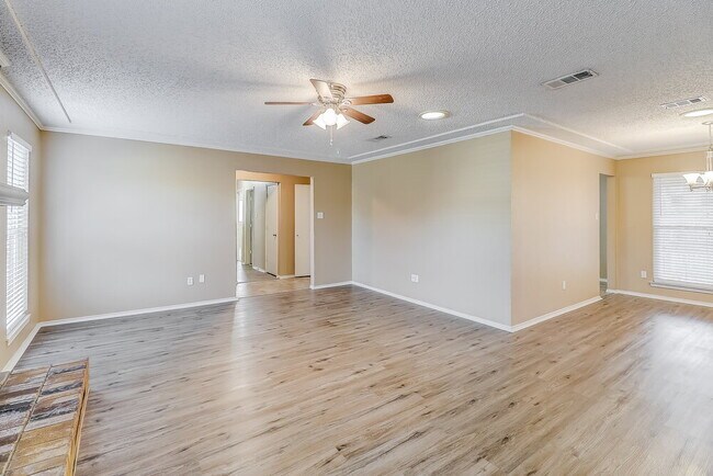 Photo - 1350 Greenbriar Ln