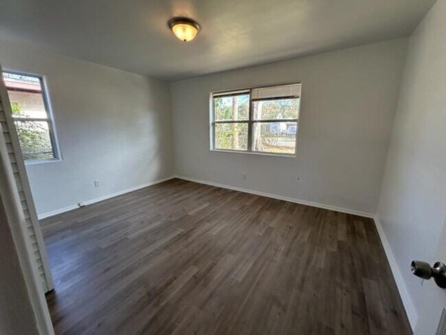 Photo - 760 Greenway Pl