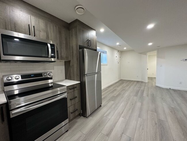 Photo - 17931-17960 60 St NW