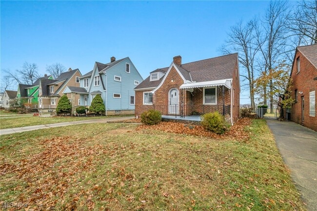 Photo - 766 E 232nd St