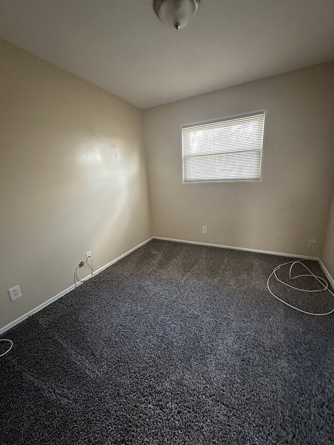 Photo - 299 Dashwood Dr