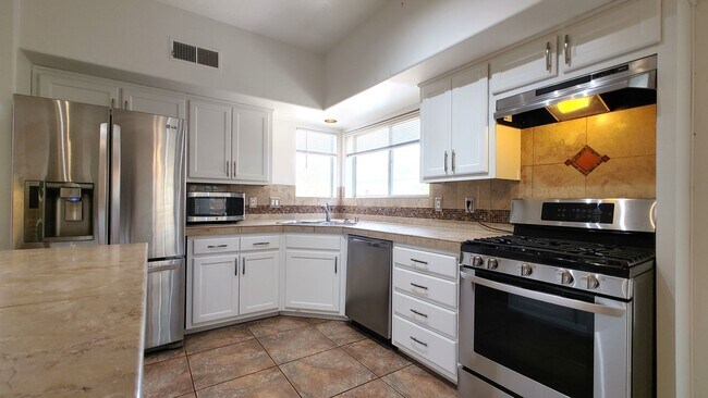 Photo - Beautiful 4 Bedroom 2.5 Bathroom House Located In The NE!