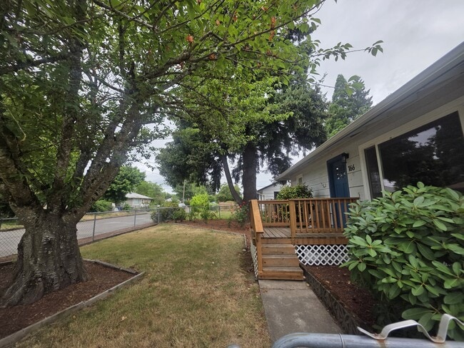 Photo - 166 Draper St NE