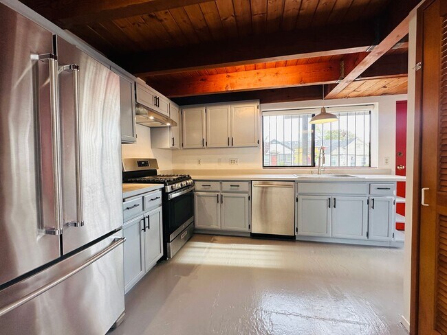 Photo - West Oakland 5th St Unidad 1533 5th St