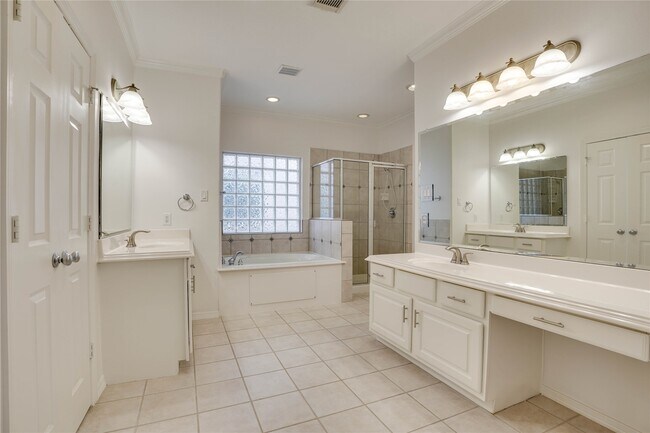 Photo - 3015 W Park at Fairdale