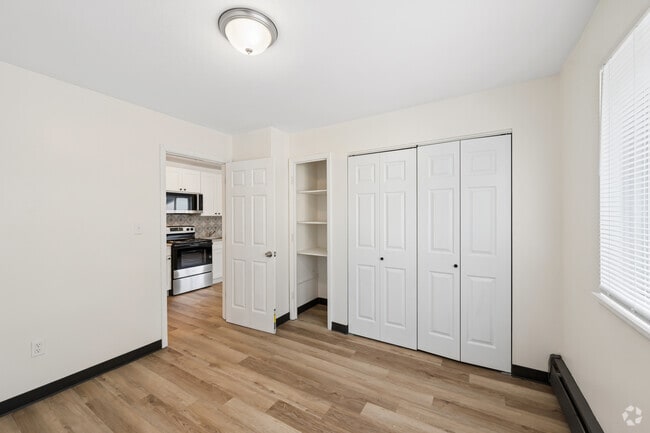 1BR, 1BA - 550SF - Bedroom