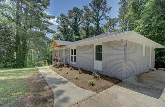 Photo - 985 Frontier Trail SW