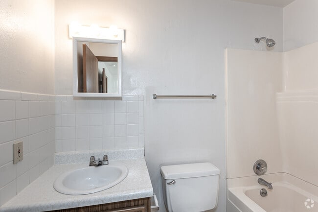 1BR, 1BA - 650 SF