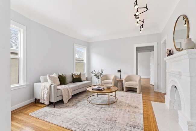 Building Photo - Fully Renovated 2 Bed, 1 Bath Oakland Home with In-Unit Laundry Unit 1931