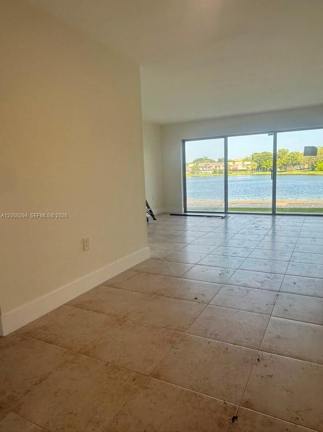 Building Photo - 9351 Fontainebleau Blvd Unit B112