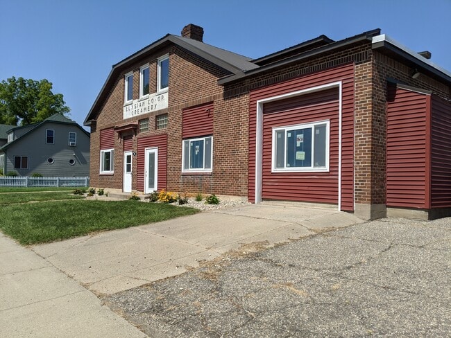 Building Photo - 196 W Main St Unit B