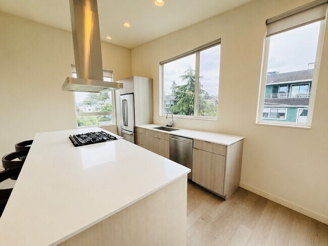 Photo - West Seattle/Pigeon Point Townhome