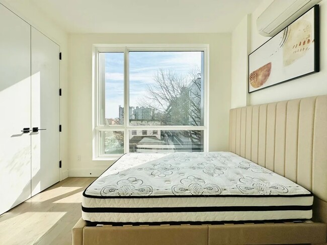 Furnished room/NOT APARTMENT